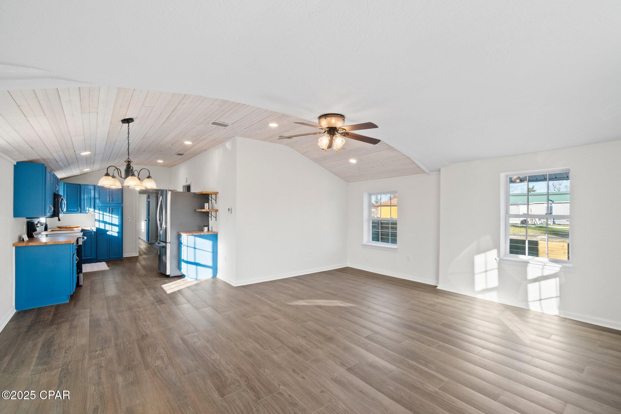 1011 E 14th Street