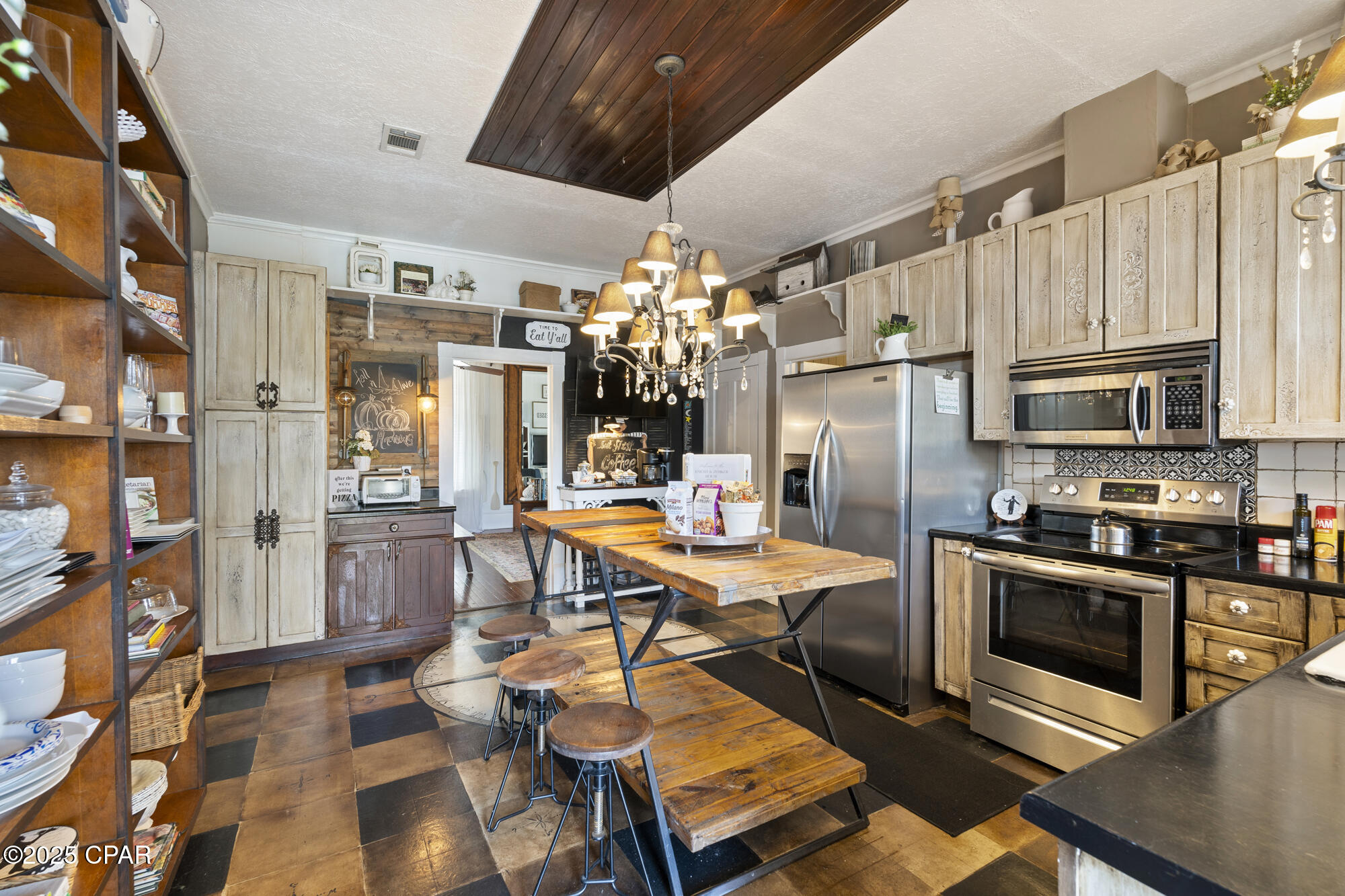 2500 W 9th Street