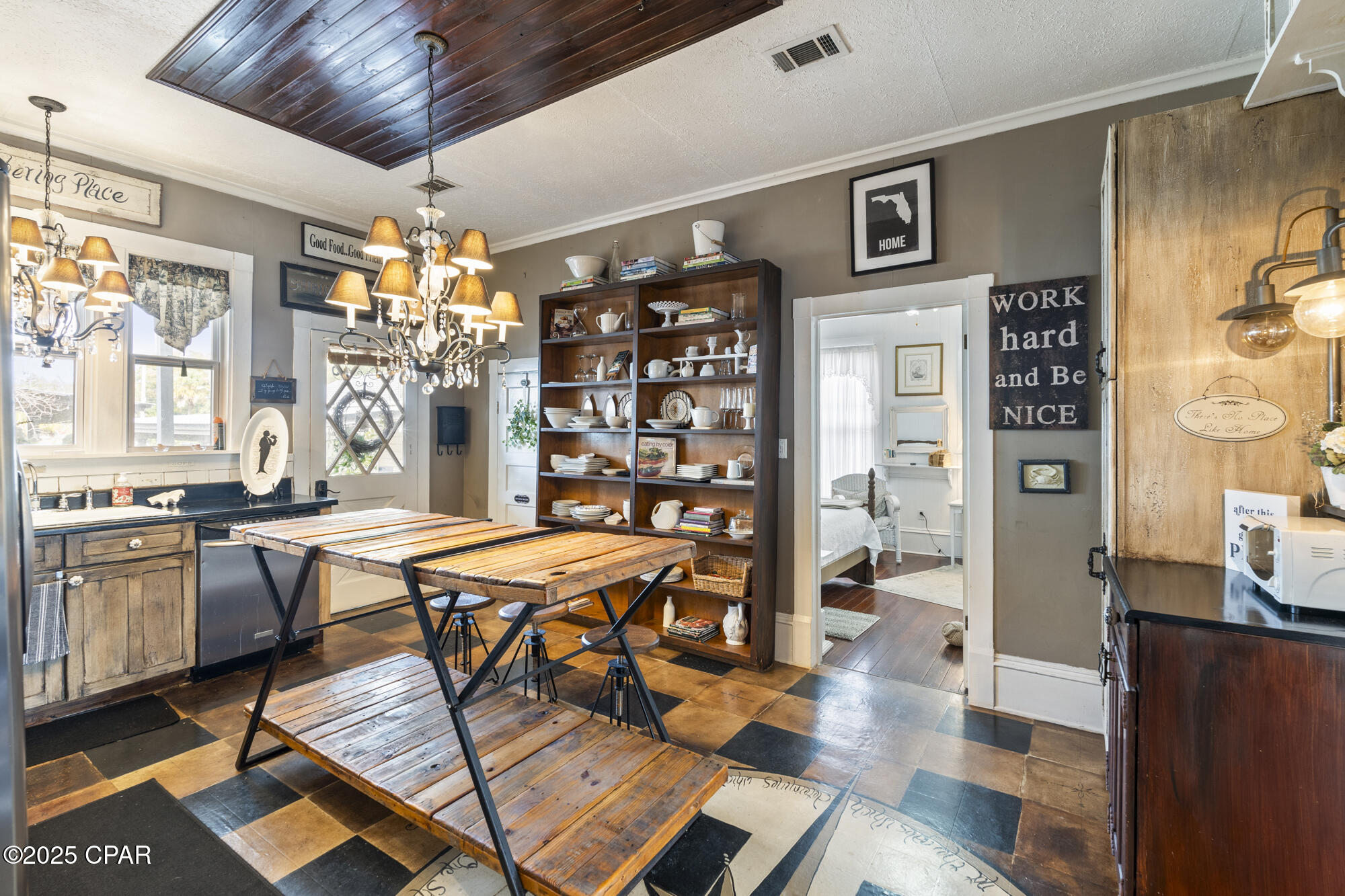 2500 W 9th Street