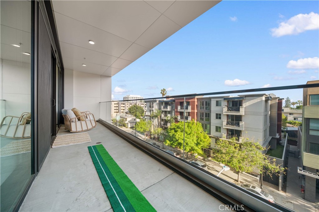 709 E Walnut Street 415