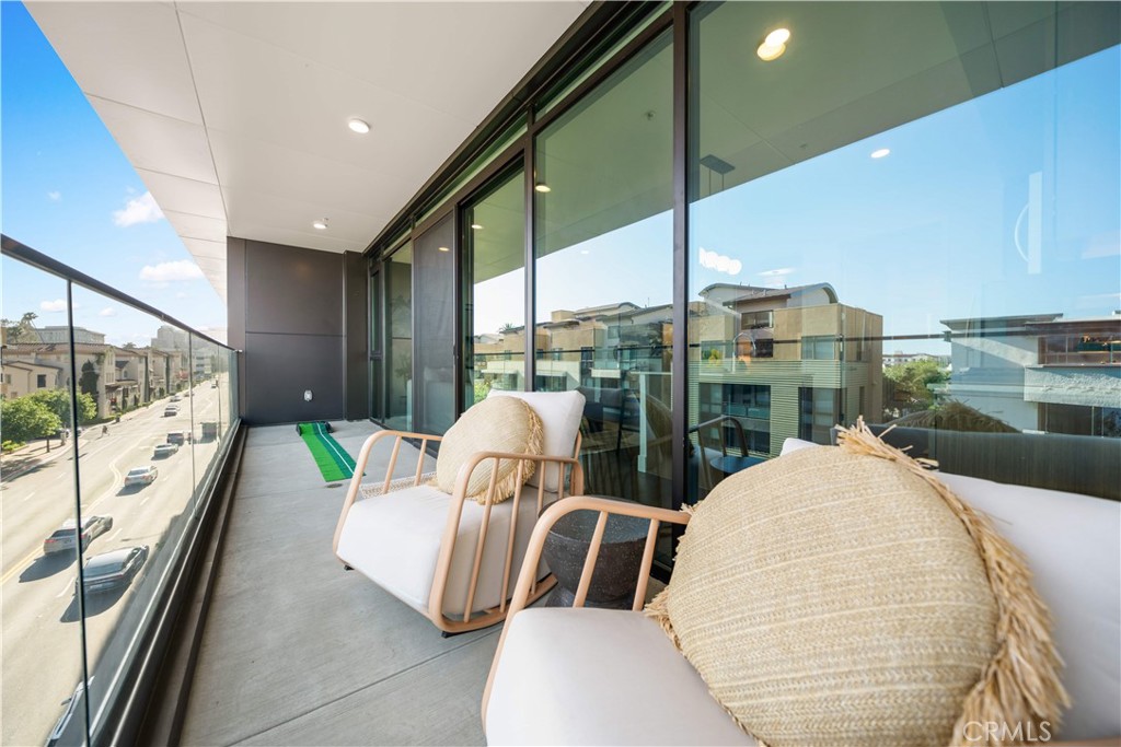 709 E Walnut Street 415