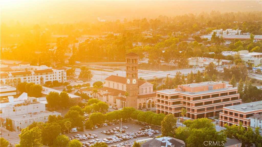 709 E Walnut Street 415