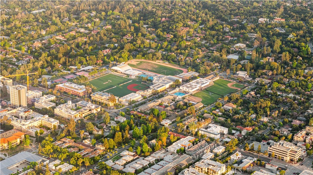 709 E Walnut Street 415