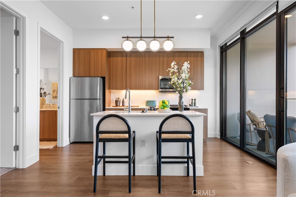 709 E Walnut Street 415