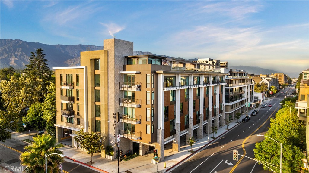 709 E Walnut Street 415