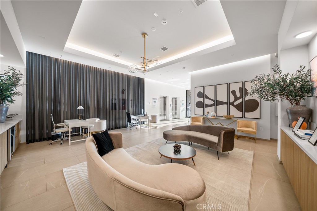 709 E Walnut Street 415