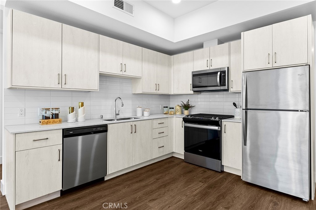 709 E Walnut Street 227