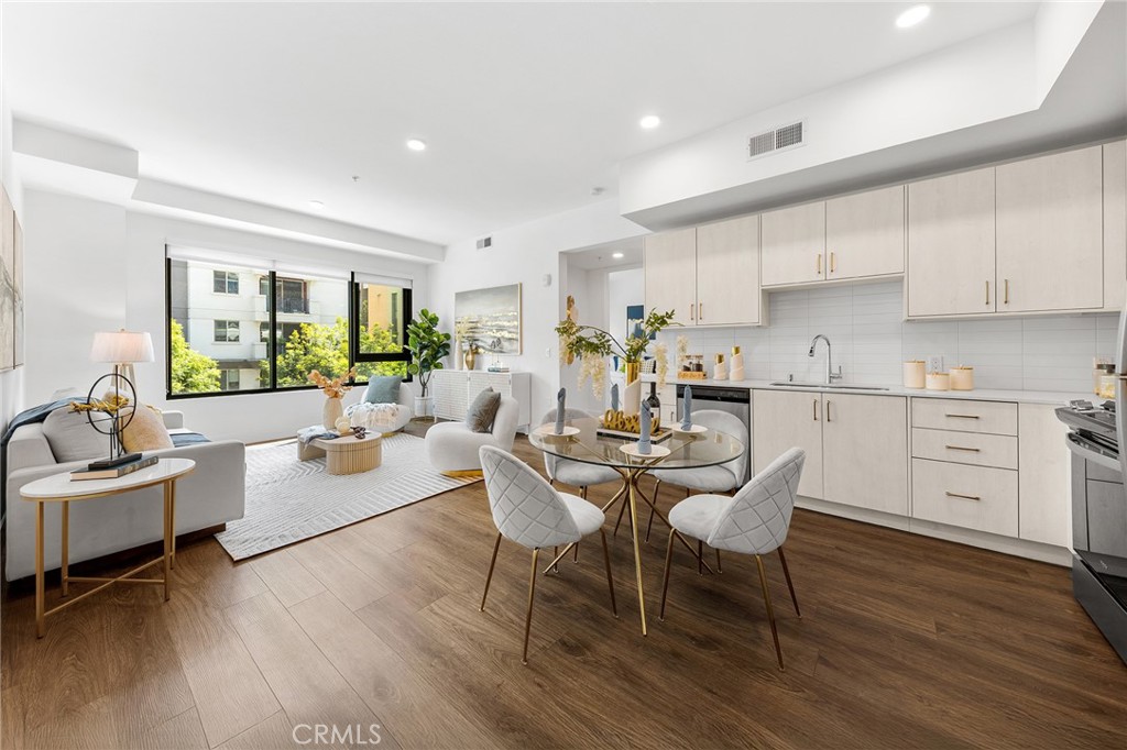 709 E Walnut Street 227