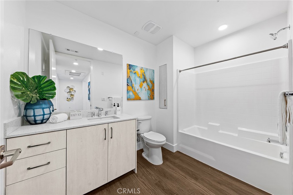 709 E Walnut Street 227