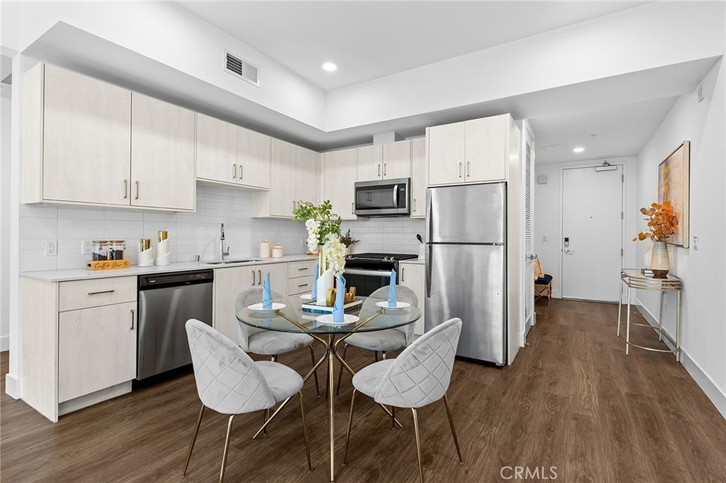 709 E Walnut Street 227