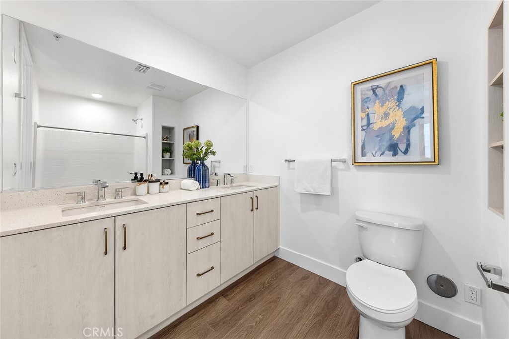 709 E Walnut Street 227