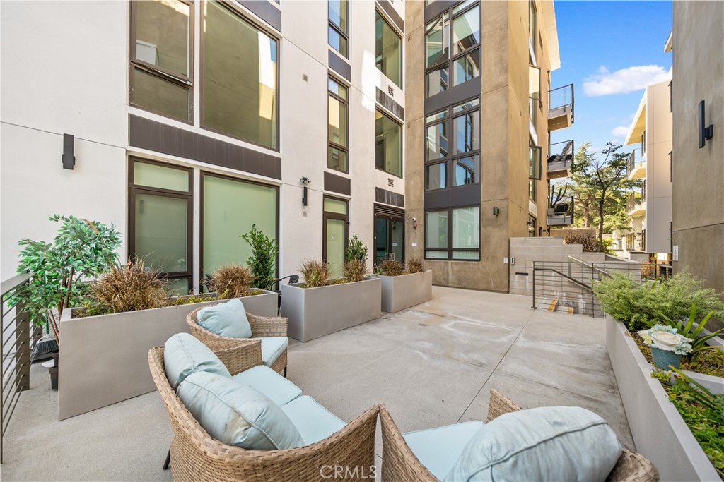 709 E Walnut Street 227