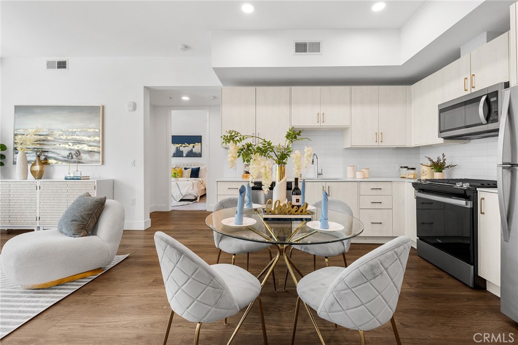 709 E Walnut Street 227