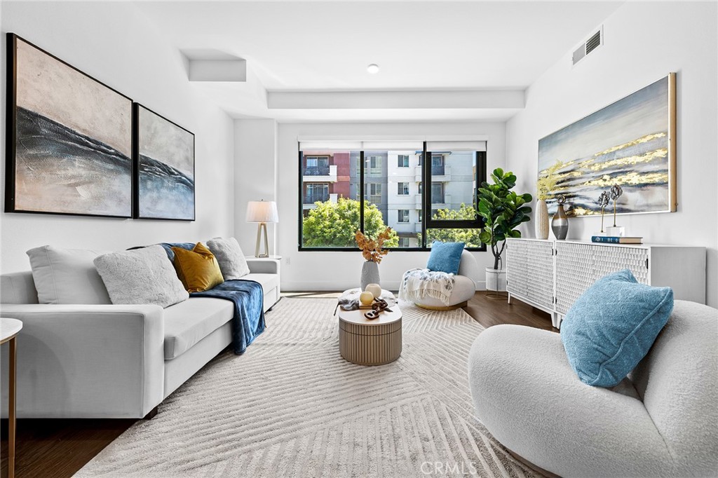 709 E Walnut Street 227