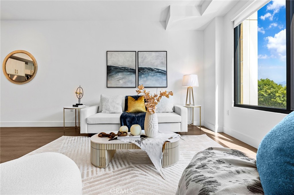 709 E Walnut Street 227