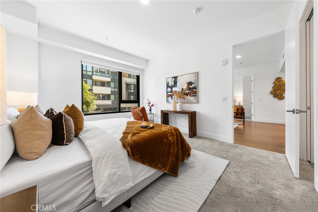 709 E Walnut Street 214