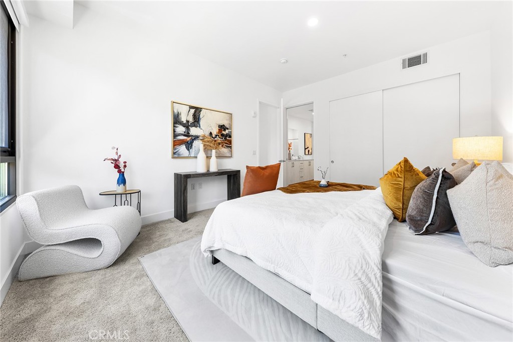 709 E Walnut Street 214