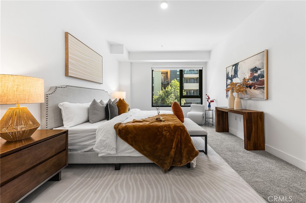 709 E Walnut Street 214