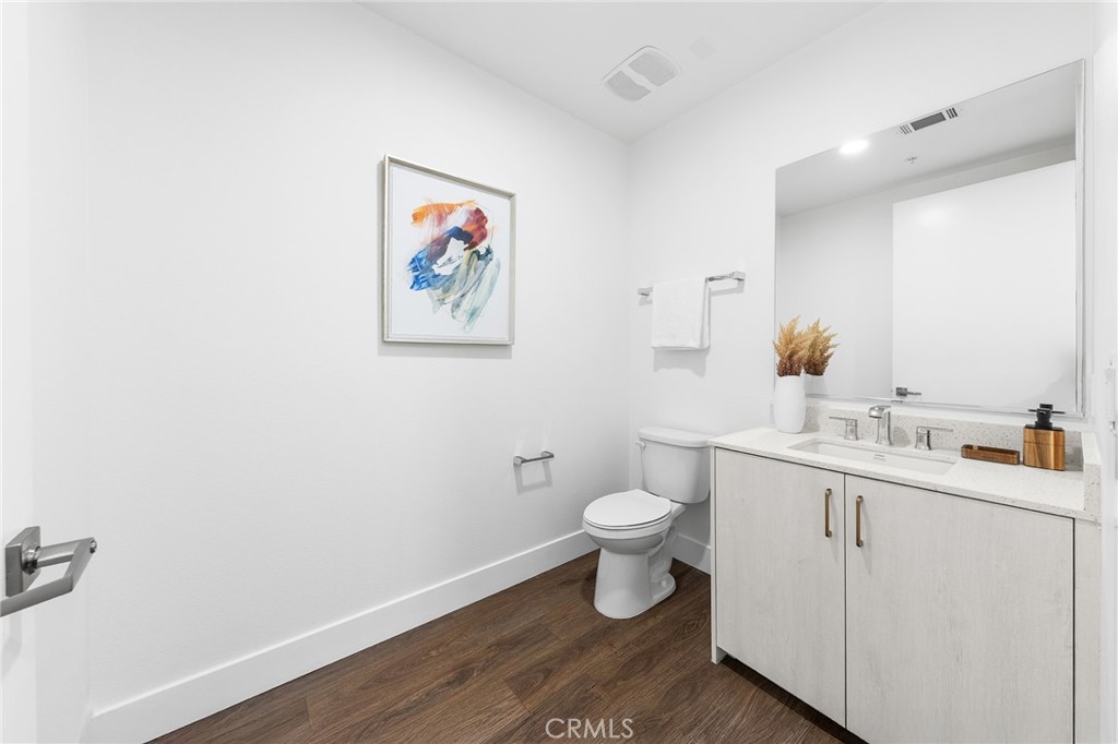 709 E Walnut Street 214