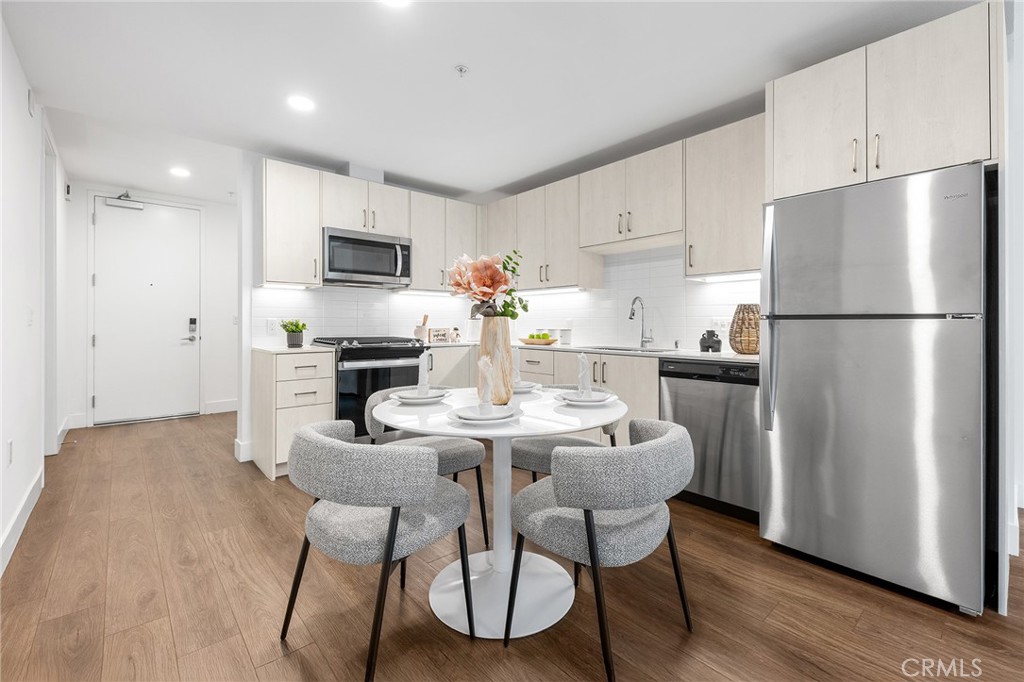 709 E Walnut Street 214