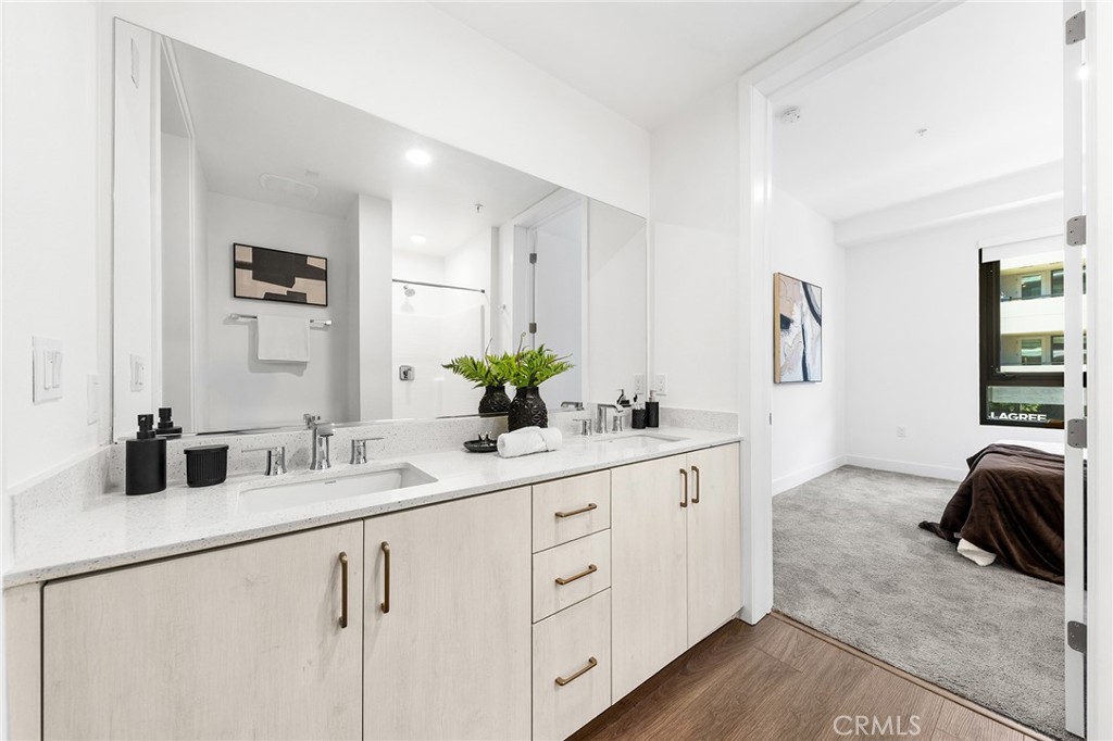 709 E Walnut Street 214