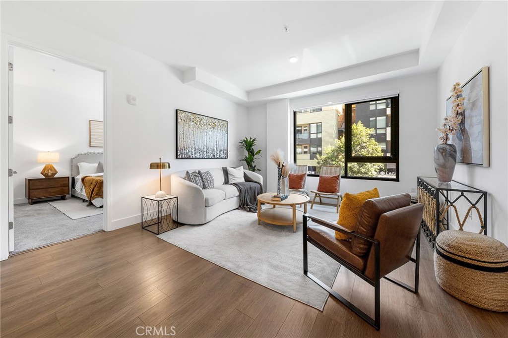 709 E Walnut Street 214