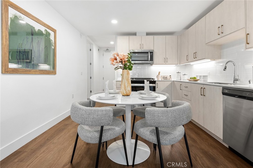 709 E Walnut Street 214