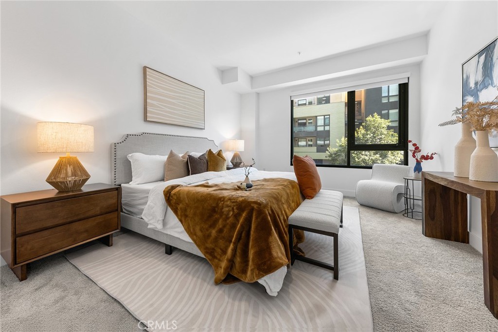 709 E Walnut Street 214