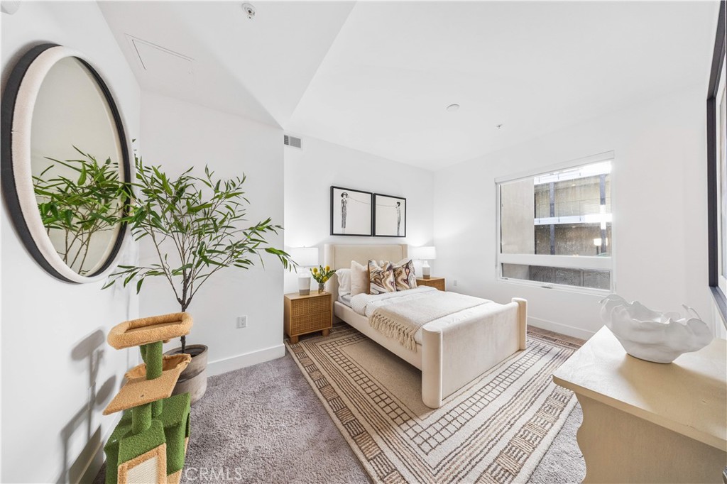 709 E Walnut Street 315