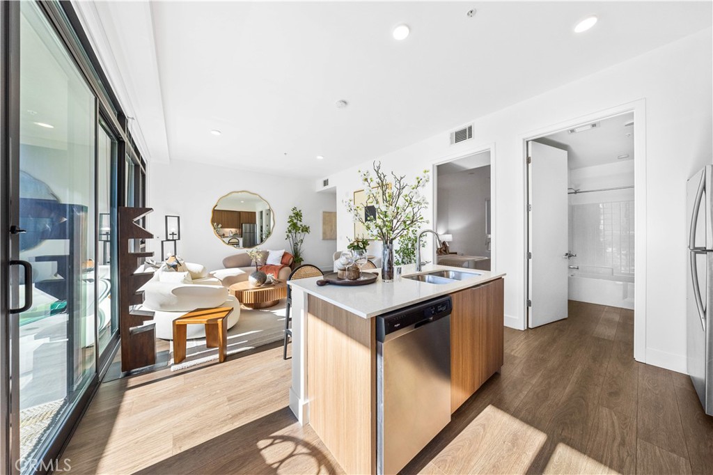 709 E Walnut Street 315