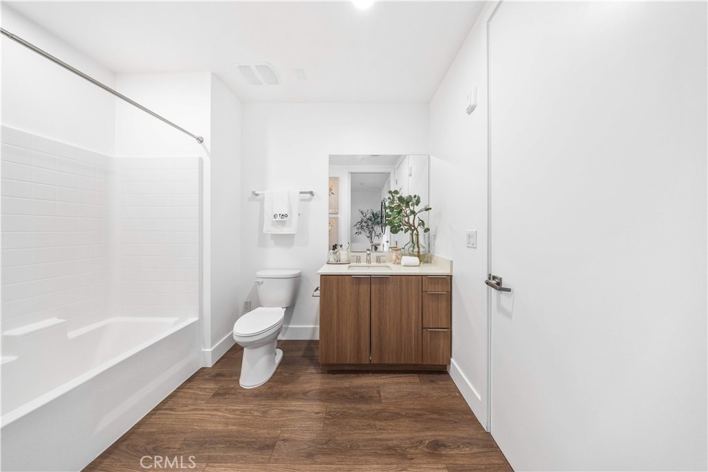 709 E Walnut Street 315