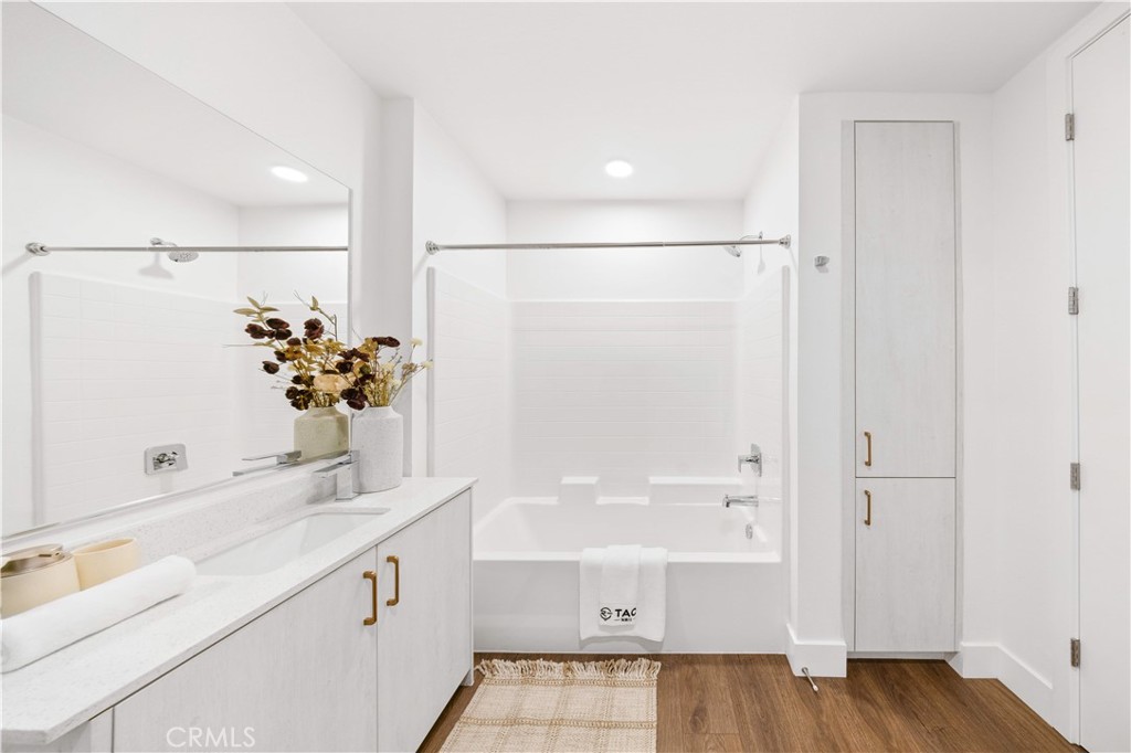 709 E Walnut Street 222