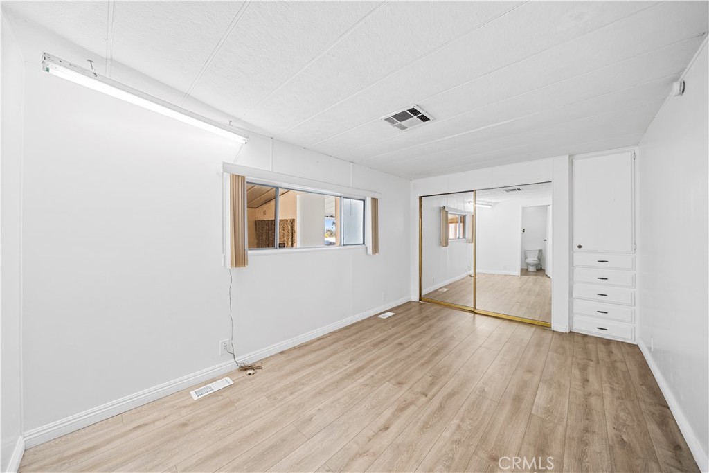 1035 E Huntington