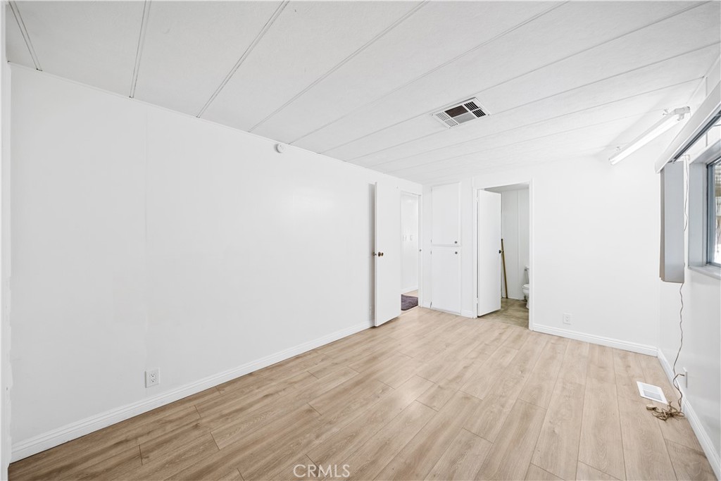 1035 E Huntington