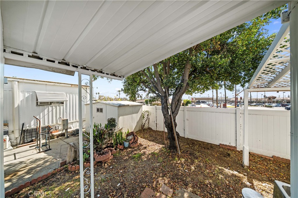 1035 E Huntington