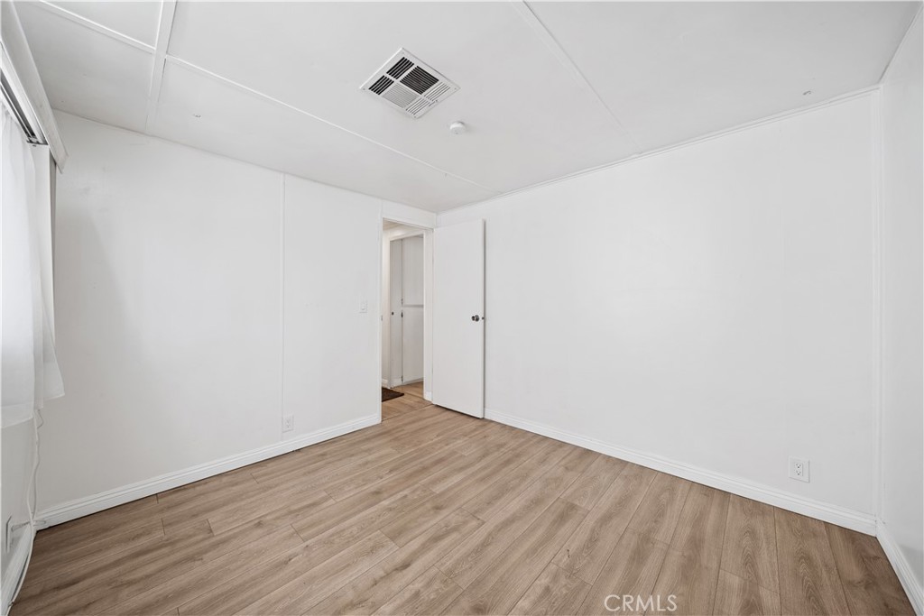 1035 E Huntington