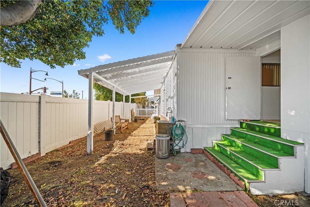 1035 E Huntington