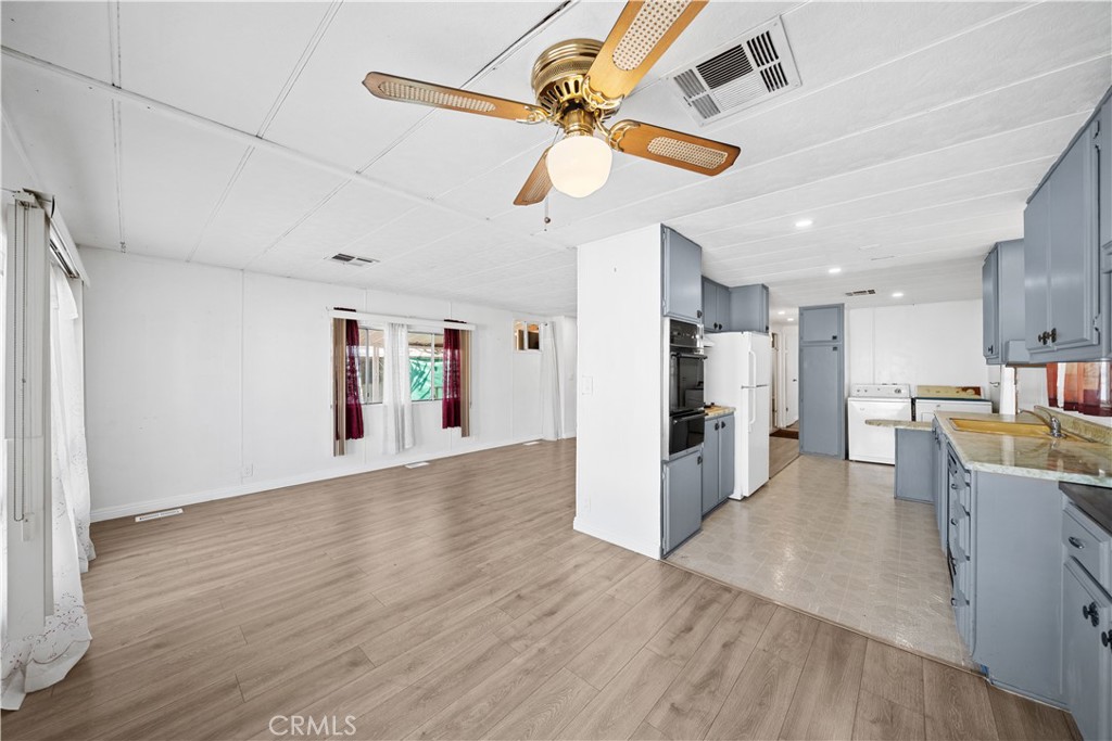 1035 E Huntington