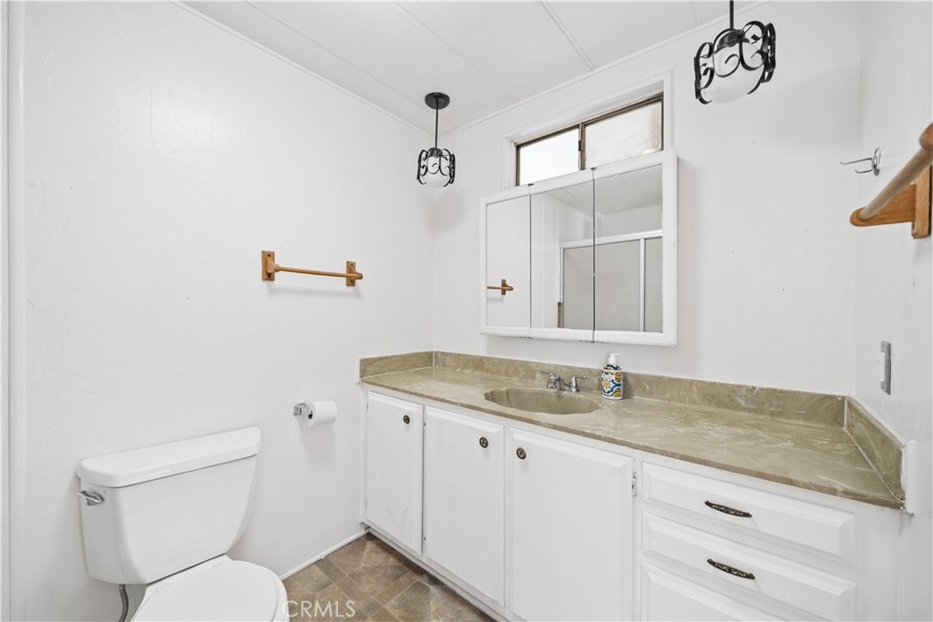 1035 E Huntington