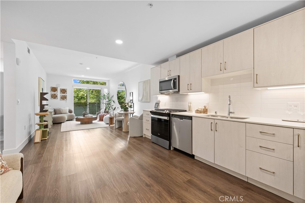 218 N El Molino Avenue 207