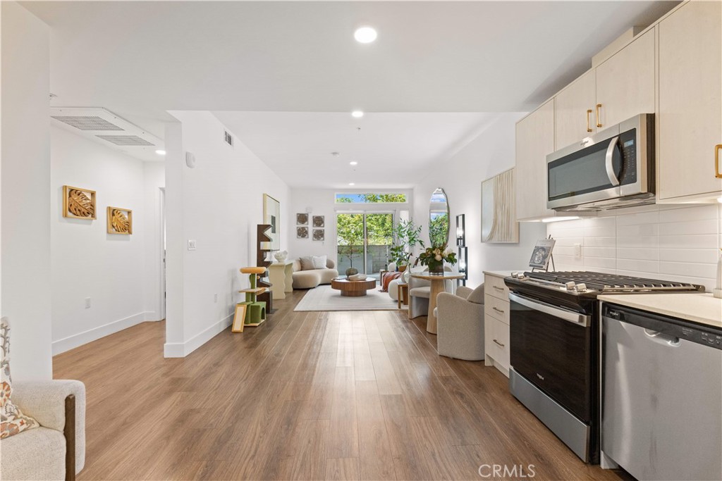218 N El Molino Avenue 207