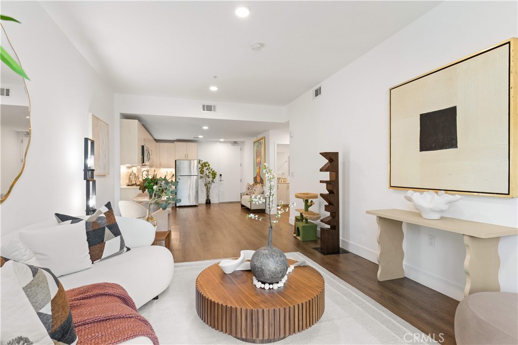 218 N El Molino Avenue 207