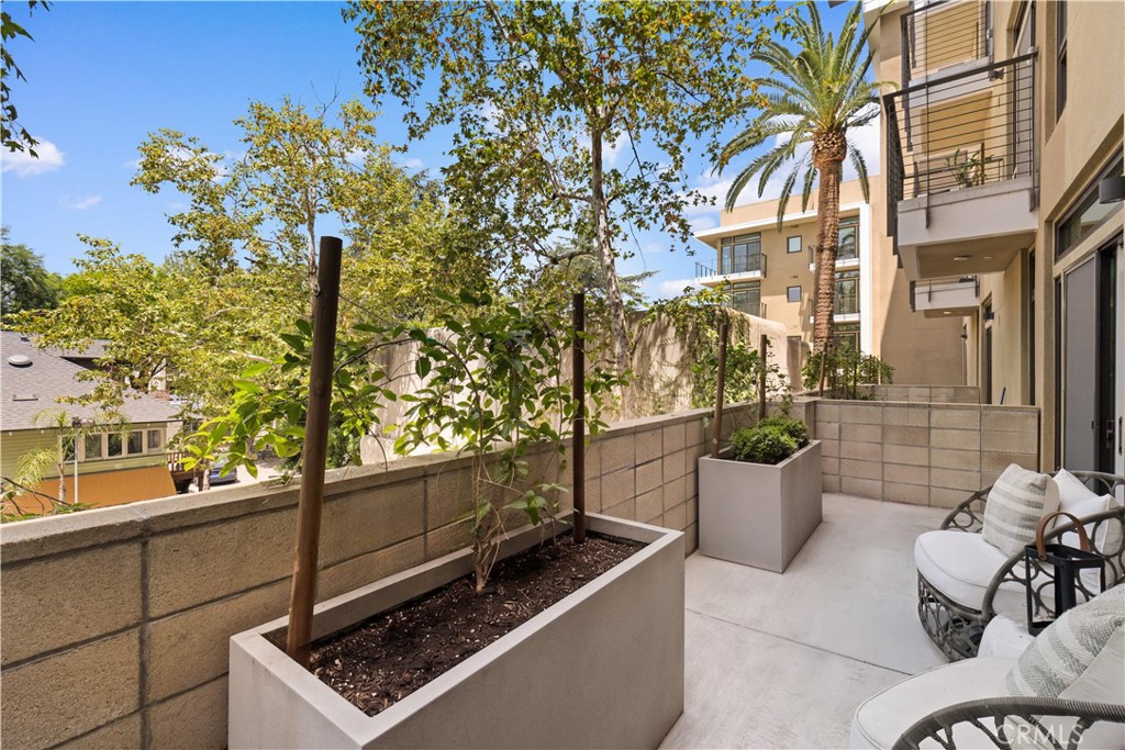 218 N El Molino Avenue 207