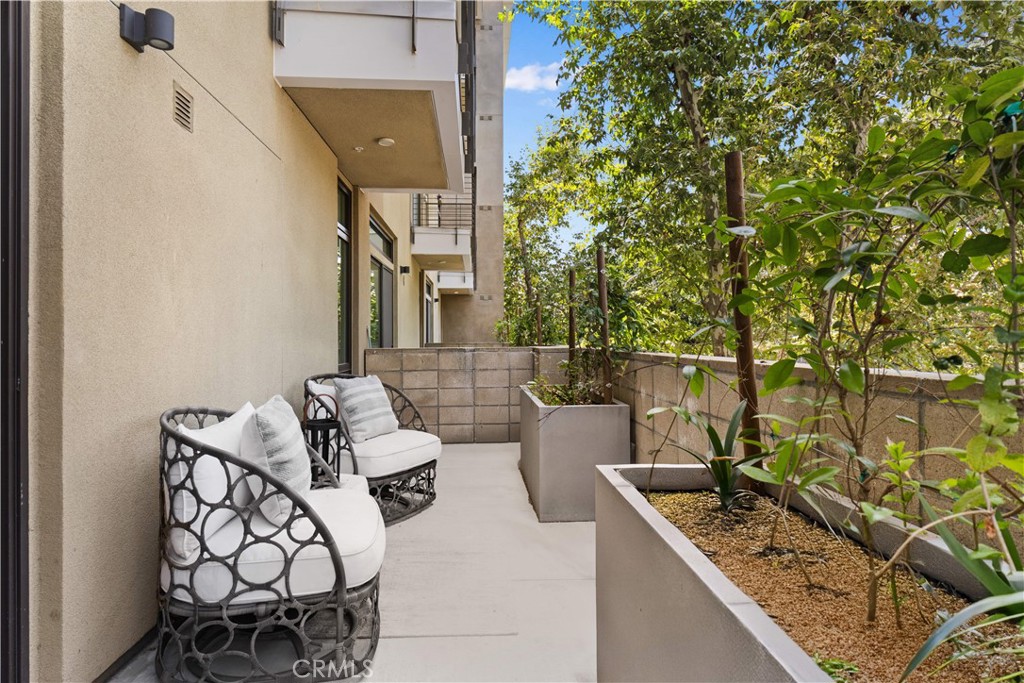 218 N El Molino Avenue 207