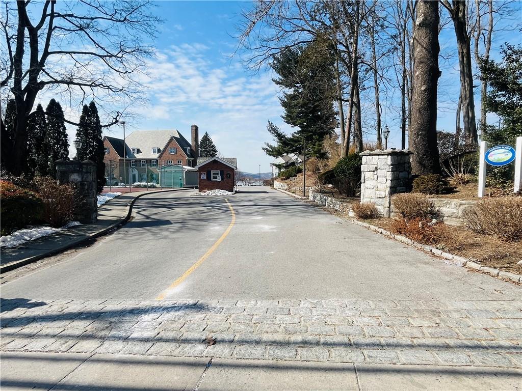 3 Hudson Point Lane