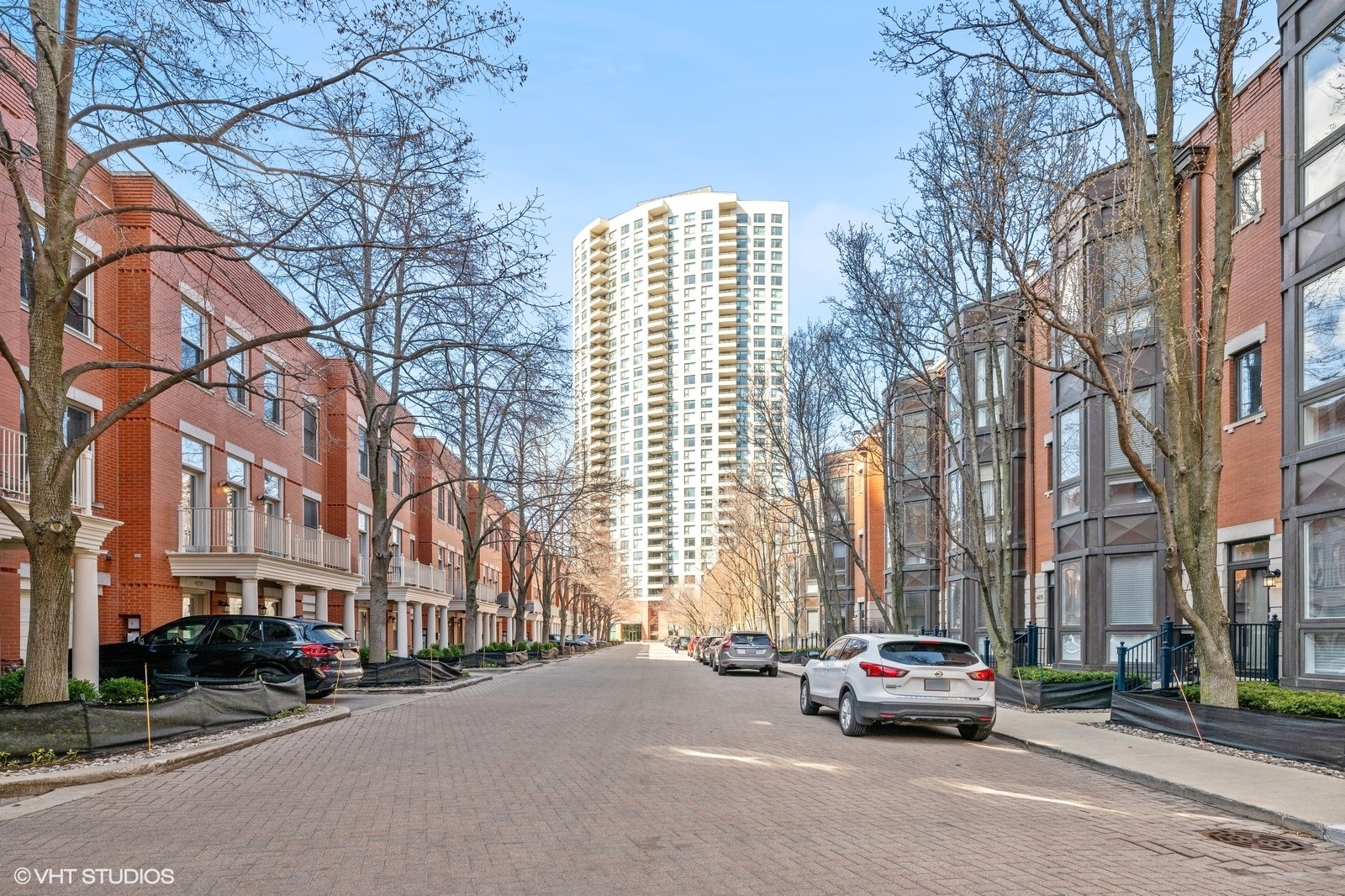 501 N Clinton Street Unit: 1305