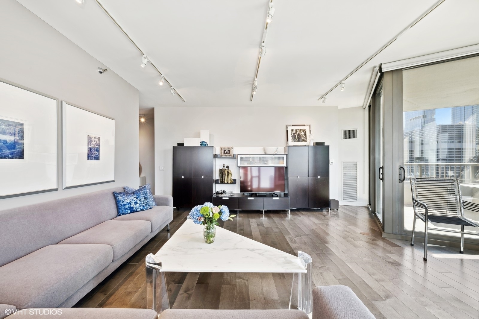 501 N Clinton Street Unit: 1305