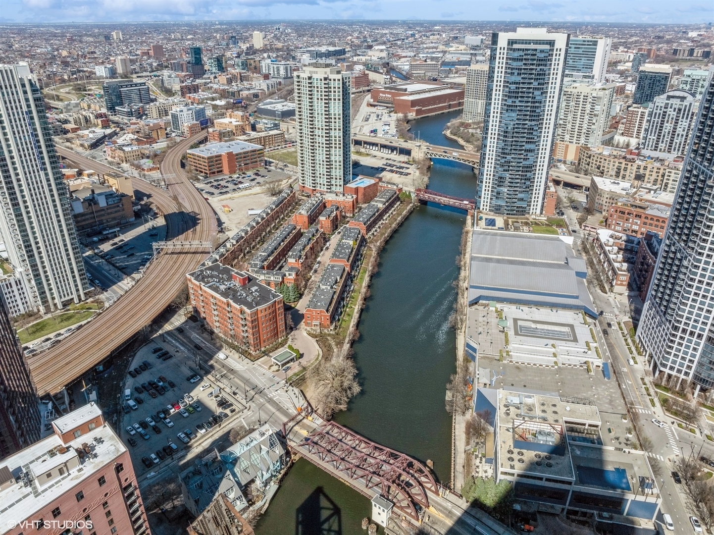 501 N Clinton Street Unit: 1305