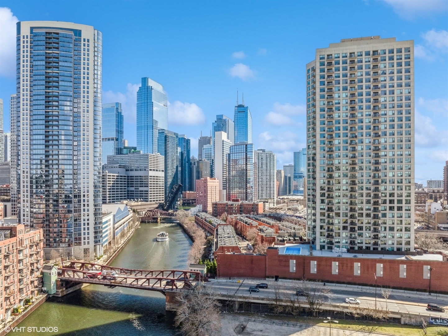 501 N Clinton Street Unit: 1305