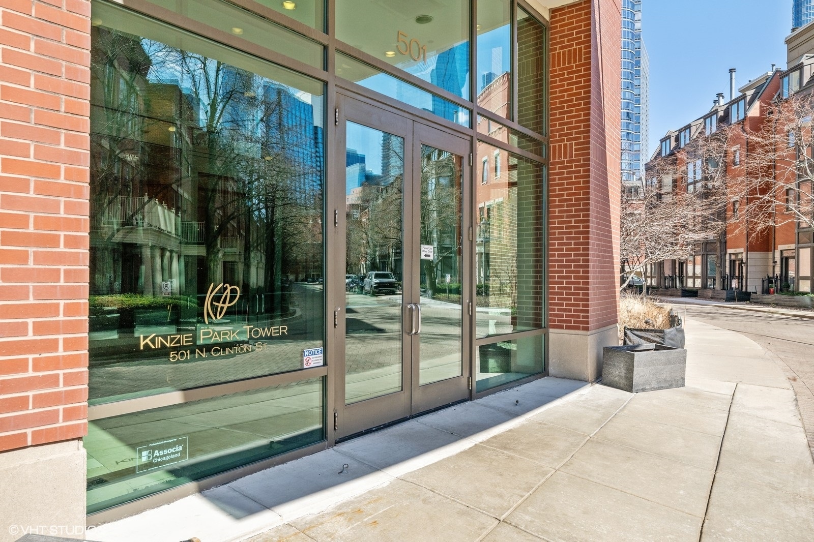 501 N Clinton Street Unit: 1305